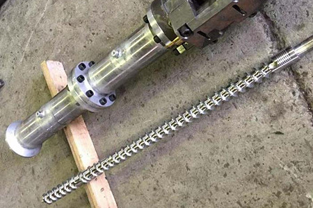 怎么設(shè)定注塑機螺桿前進的時間?